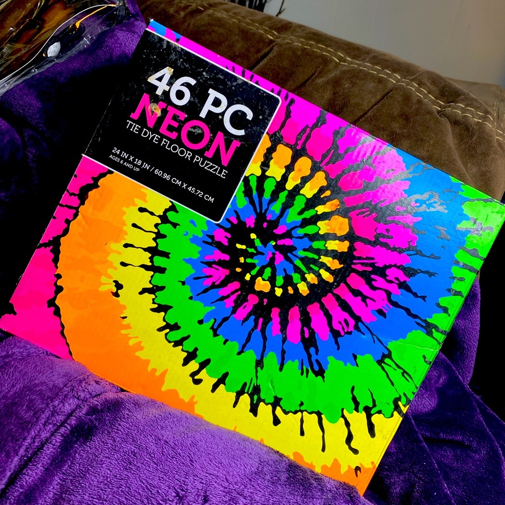 Tie dye floor puzzle 46 piece